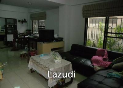 Town House for Sale in NgamCharoen 7 Soi Nurnplubwan