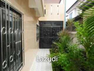 Town House for Sale in NgamCharoen 7 Soi Nurnplubwan