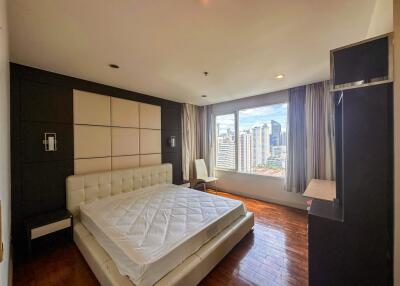 2-bedroom spacious condo for sale in Phromphong area