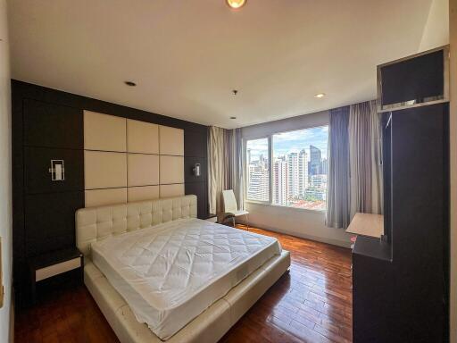 2-bedroom spacious condo for sale in Phromphong area