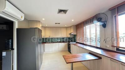 3 Bedrooms plus Study Condo, Wireless Road, Lumphini, Pathumwan