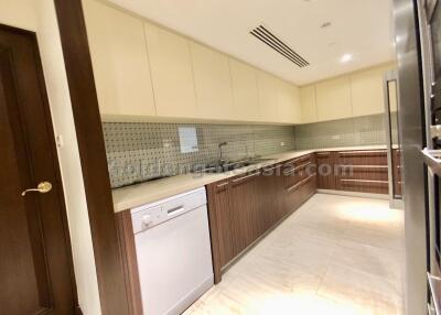 3 Bedrooms plus Study room Condo at Somkid Gardens - Phloen Chit, Lumphini