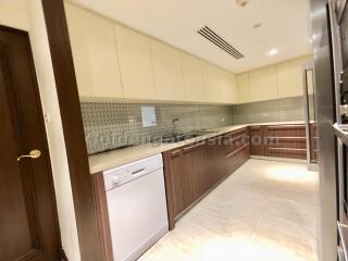 3 Bedrooms plus Study room Condo at Somkid Gardens - Phloen Chit, Lumphini