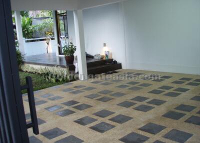 3 Bedrooms House with Study and large Garden - Soonvijai, Petchaburi Road