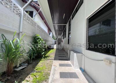 3 Bedrooms House with Study and large Garden - Soonvijai, Petchaburi Road