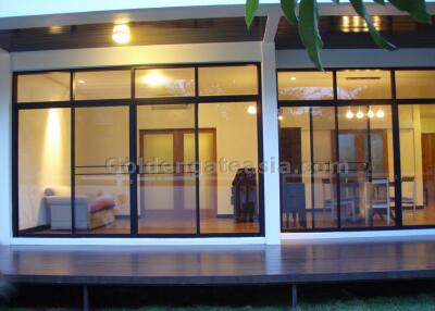 3 Bedrooms House with Study and large Garden - Soonvijai, Petchaburi Road