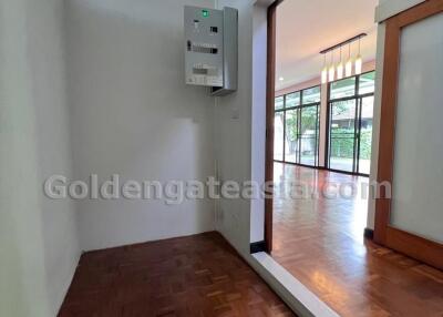 3 Bedrooms House with Study and large Garden - Soonvijai, Petchaburi Road