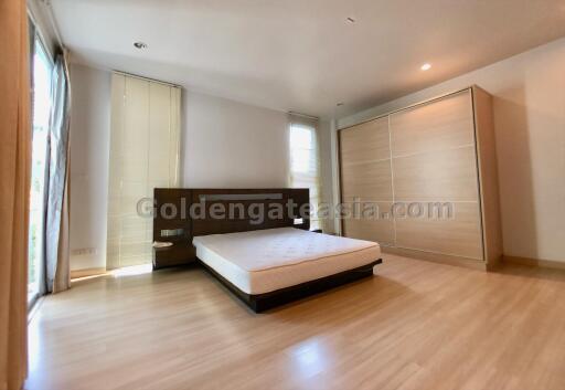 3 Bedrooms Furnished Apartment - Sukhumvit 24