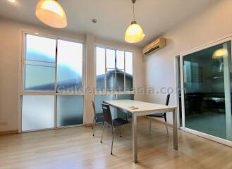 3 Bedrooms Furnished Apartment - Sukhumvit 24