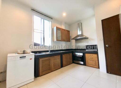 3 Bedrooms Furnished Apartment - Sukhumvit 24