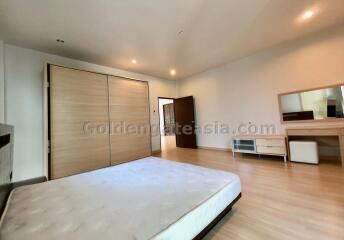 3 Bedrooms Furnished Apartment - Sukhumvit 24