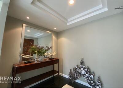 Spacious 4 Bedroom Condo near BTS Asoke with Modern Amenities