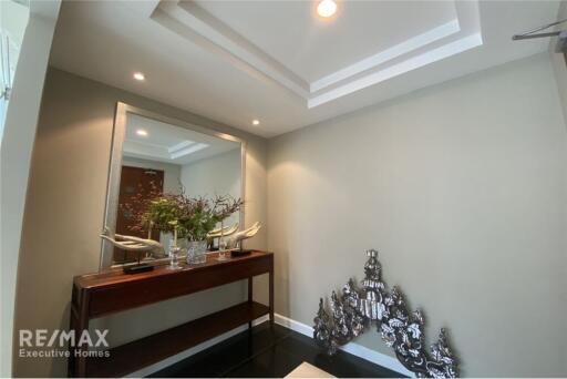 Spacious 4 Bedroom Condo near BTS Asoke with Modern Amenities