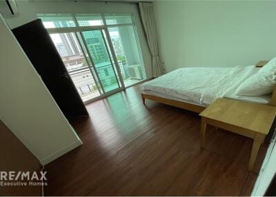 Spacious 4 Bedroom Condo near BTS Asoke with Modern Amenities