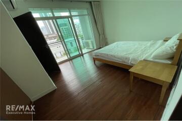 Spacious 4 Bedroom Condo near BTS Asoke with Modern Amenities