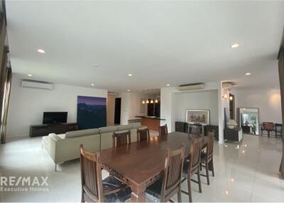 Spacious 4 Bedroom Condo near BTS Asoke with Modern Amenities