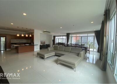 Spacious 4 Bedroom Condo near BTS Asoke with Modern Amenities