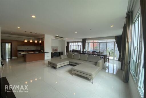 Spacious 4 Bedroom Condo near BTS Asoke with Modern Amenities