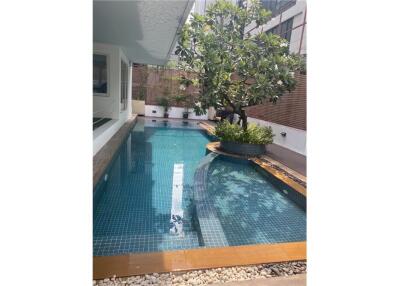 Spacious 4 Bedroom Condo near BTS Asoke with Modern Amenities