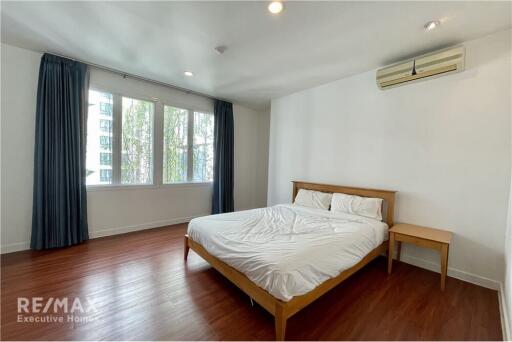 Luxurious Duplex Penthouse with Proximity to BTS Asoke - Ideal Condo for Rent