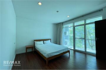 Luxurious Duplex Penthouse with Proximity to BTS Asoke - Ideal Condo for Rent