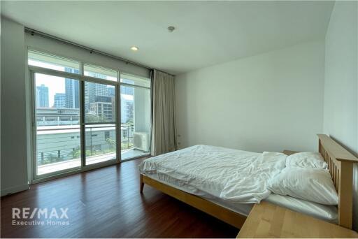 Luxurious Duplex Penthouse with Proximity to BTS Asoke - Ideal Condo for Rent