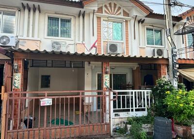 Exterior view of a residential townhouse