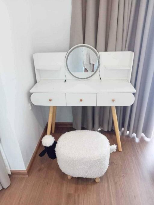 Vanity desk with mirror and stool