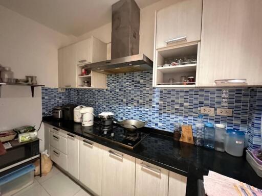 Modern kitchen with mosaic tile backsplash