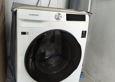 Laundry area with a washing machine