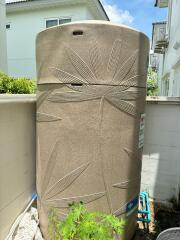 Outdoor water storage tank