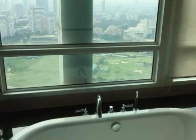 Bathroom with Tub and City View