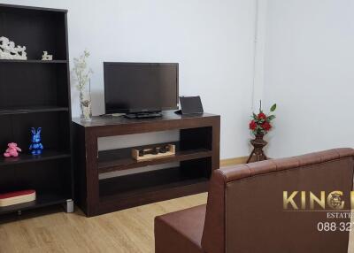 Living room with TV and bookshelves