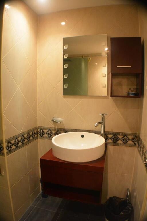 Bathroom with vanity mirror and sink