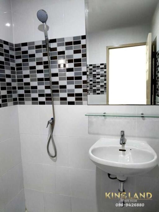 Modern bathroom with white and black tiles