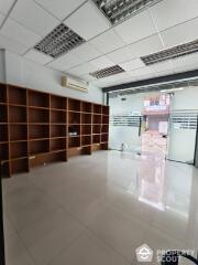 Commercial for Rent in Chong Nonsi