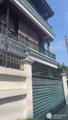 2-BR Townhouse near BTS Ekkamai