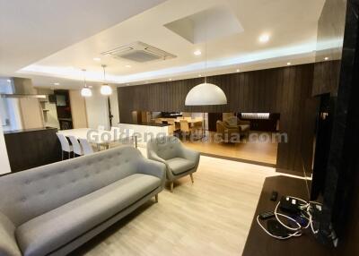 2 Bedrooms Spacious Furnished Condo For Rent, Ruamrudee, Ploenchit