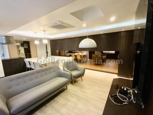 2 Bedrooms Spacious Furnished Condo For Rent, Ruamrudee, Ploenchit