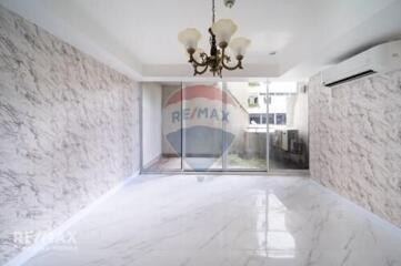 Luxurious Duplex Condo with 4 Bedrooms near BTS Thonglor - Supalai Sukumvit39