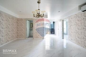 Luxurious Duplex Condo with 4 Bedrooms near BTS Thonglor - Supalai Sukumvit39