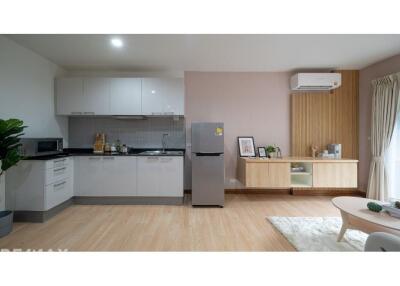 Newly Renovated 2-Bedroom Condo for Sale near BTS Phrom Phong - 12 Mins Walk