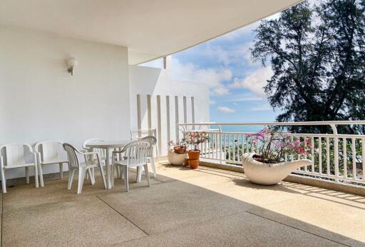 Baan Chom View: 2 Bedroom Sea View Condo