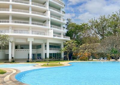 Baan Chom View: 2 Bedroom Sea View Condo