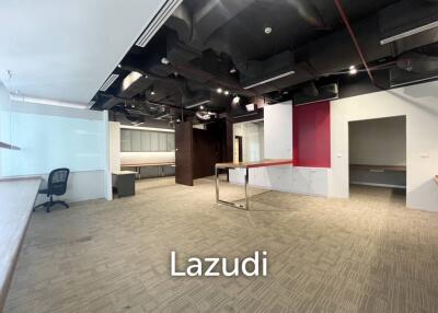 Luxury Office Space for rent in Wattana