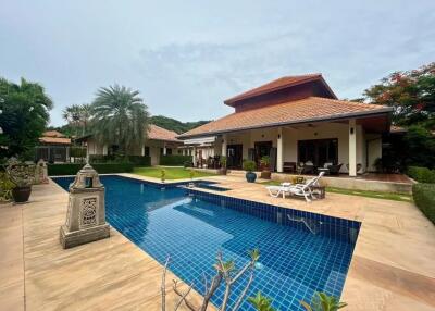 White Lotus 2: Luxury 5 Bedroom Pool Villa