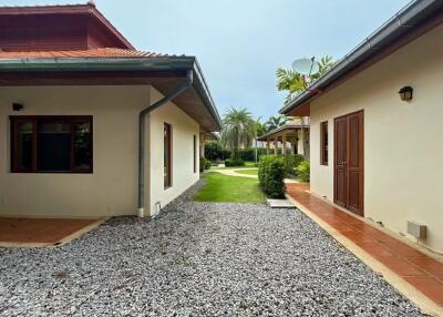 White Lotus 2: Luxury 5 Bedroom Pool Villa