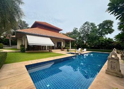 White Lotus 2: Luxury 5 Bedroom Pool Villa