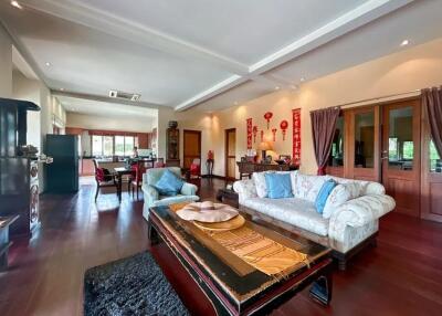 White Lotus 2: Luxury 5 Bedroom Pool Villa