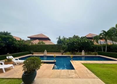 White Lotus 2: Luxury 5 Bedroom Pool Villa